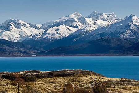 El macizo San Valentín, primavera / The San Valentin range, in spring