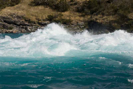 Olas gigantes / Giant waves; la Confluencia, Río Baker & Río Nef